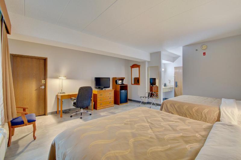 Queen Room with Two Queen Beds image 2