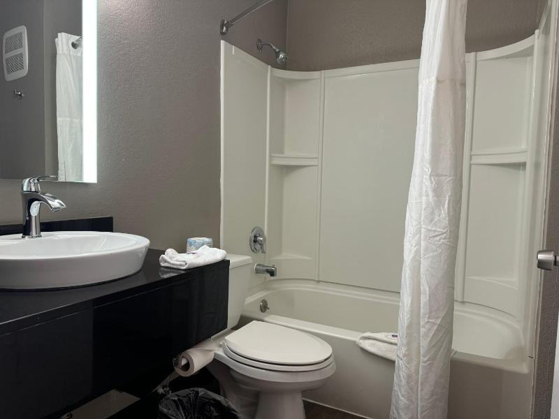 King Room image 4