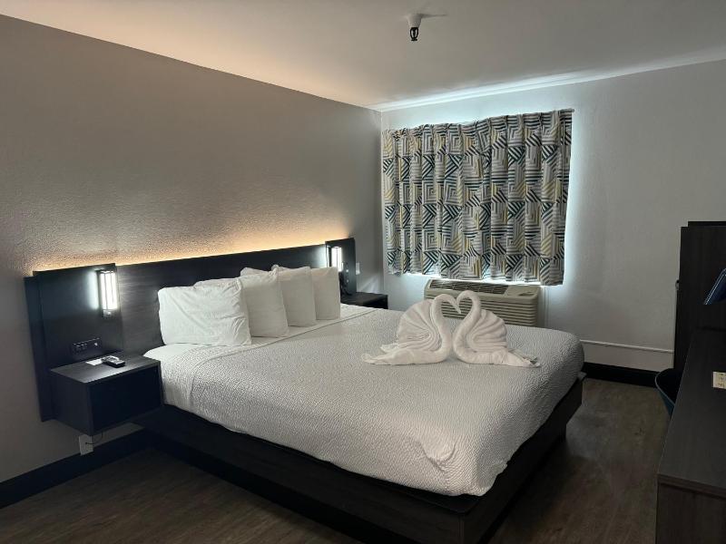 King Room image 4