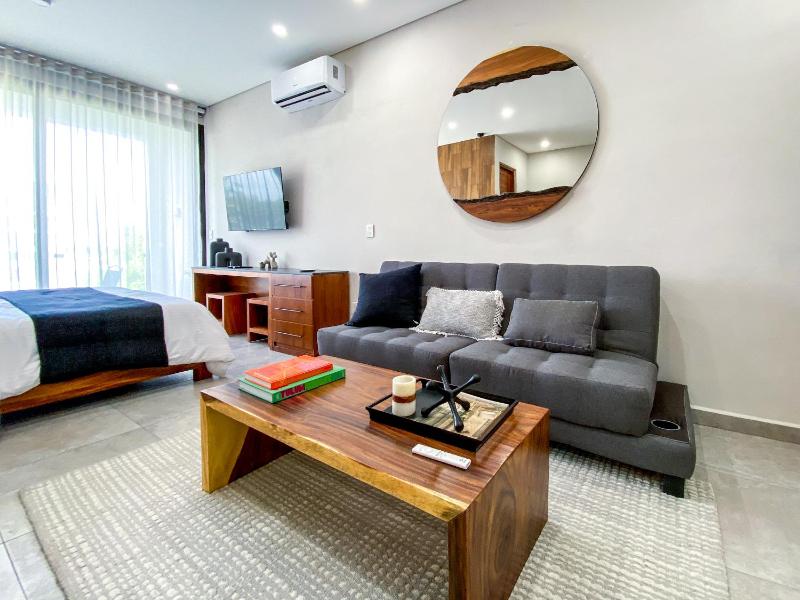 XKAA - Best Studio at 5th Ave with Pool Gym Steps to Beach - image 8