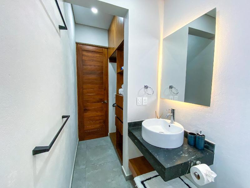 XKAA - Best Studio at 5th Ave with Pool Gym Steps to Beach - image 31
