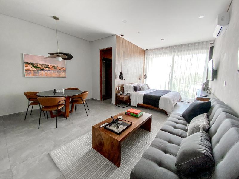 XKAA - Best Studio at 5th Ave with Pool Gym Steps to Beach - image 33