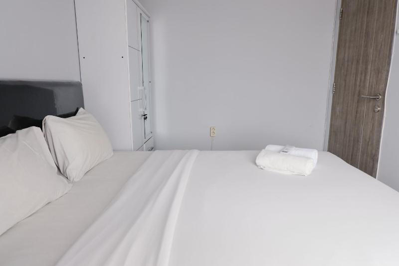 Homey 1BR Apartment at Newton Residence Bandung By Travelio - image 7