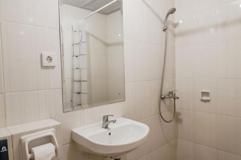 Homey 1BR Apartment at Newton Residence Bandung By Travelio - image 13
