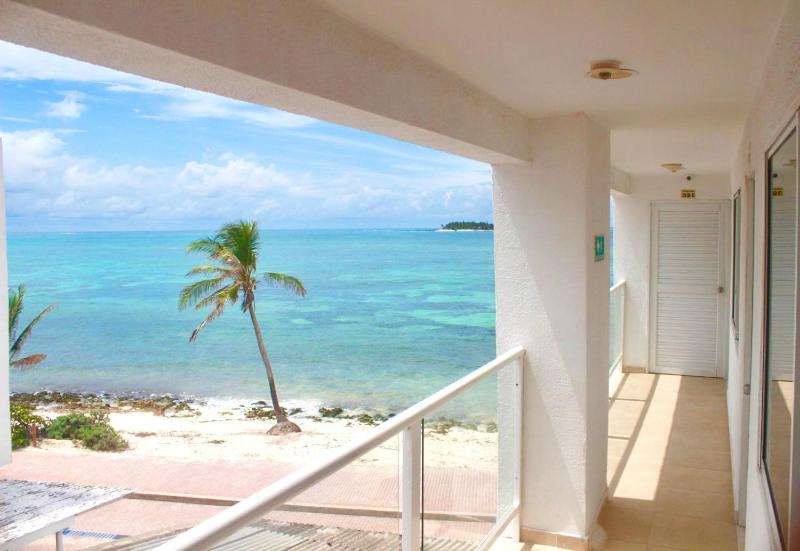 Caribbean Island Hotel - image 2