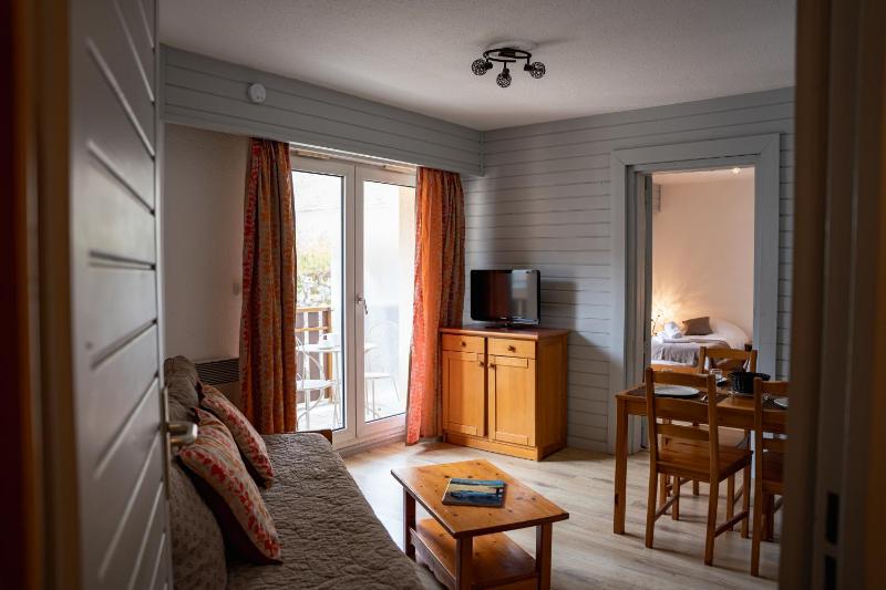 One-Bedroom Apartment image 3