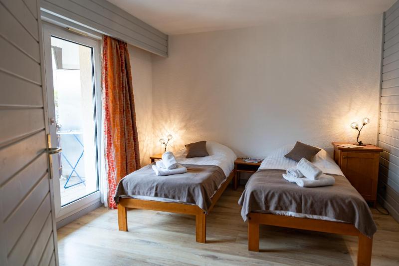 One-Bedroom Apartment image 4