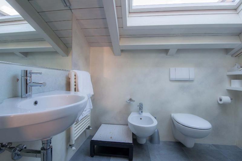 Double Room image 3