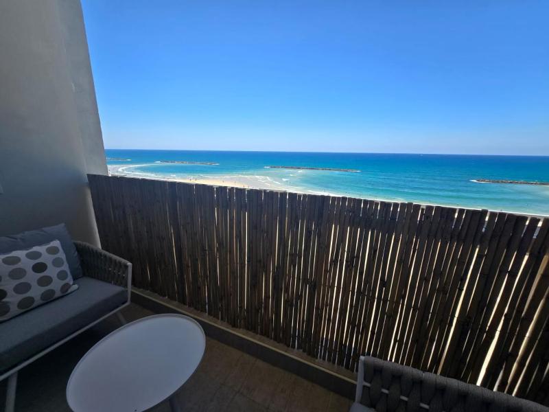 Blue Sea 2BR in front of the beach by HolyGuest - image 11