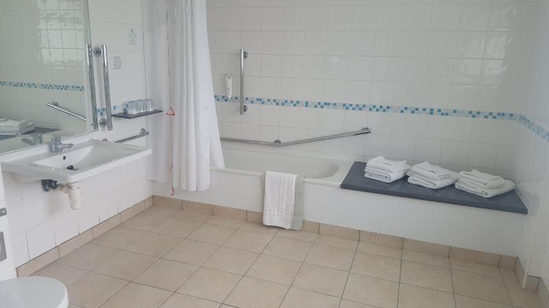 Standard Double Room - Disability Access image 3