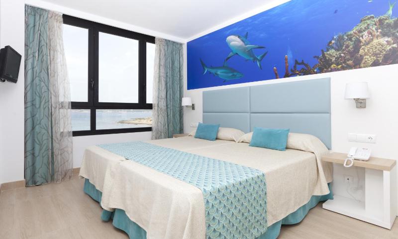 One-Bedroom Apartment with Sea View image 1
