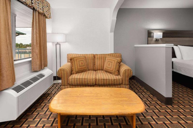 King Studio Suite - Non-Smoking image 4