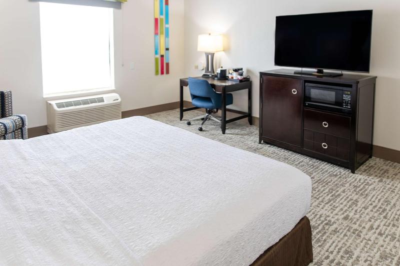 King Room with King Bed - Non-Smoking image 1