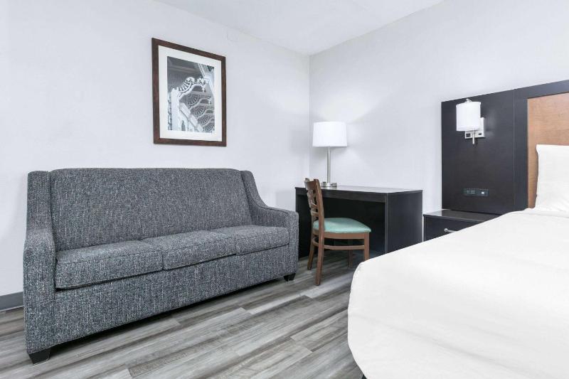 Baymont by Wyndham Austin University Area - image 12