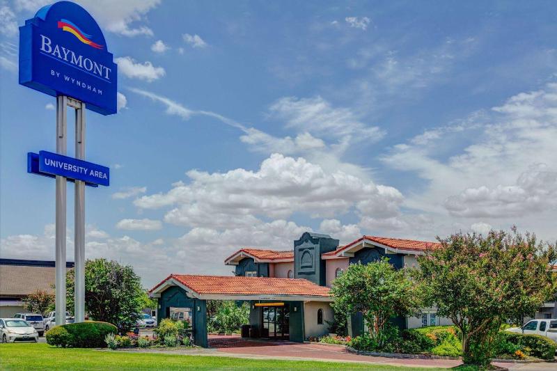 Baymont by Wyndham Austin University Area - image 11