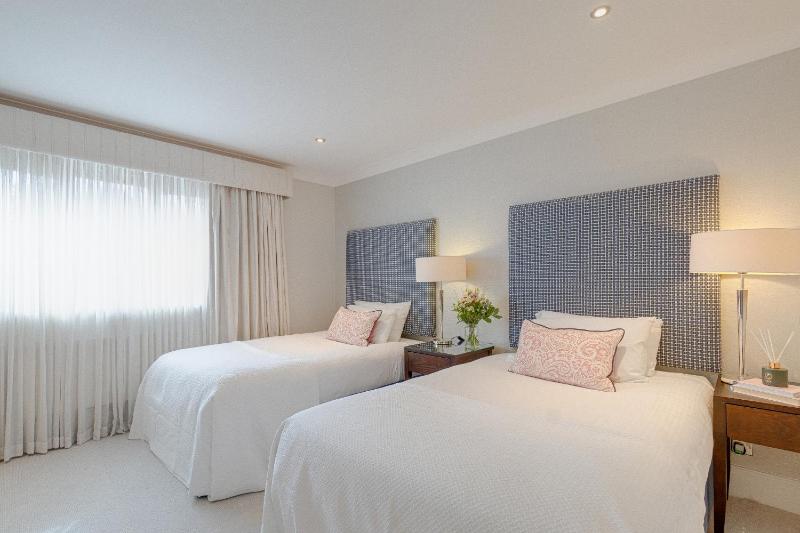 Twin Room image 1