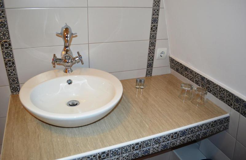 Standard Double or Twin Room image 4
