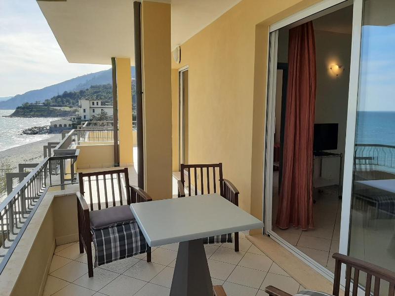 One-Bedroom Suite Apartment image 3
