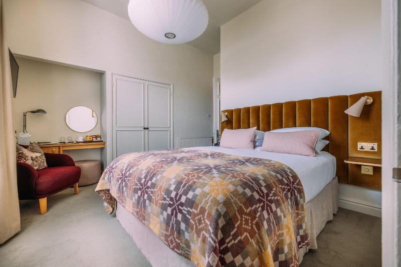 Inland Family Room image 3