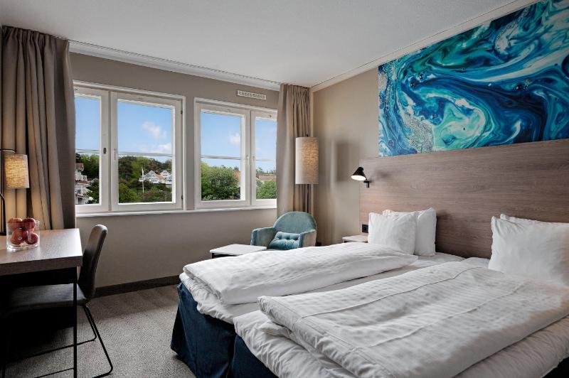 Twin Room image 3