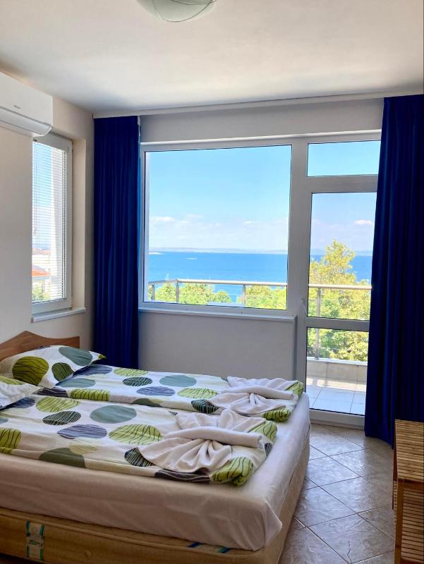 One-Bedroom Apartment image 3