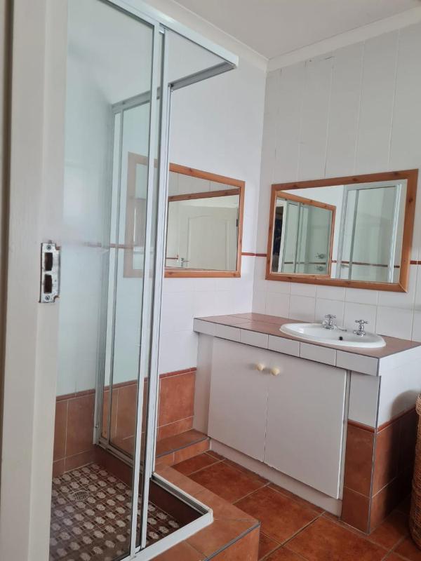 Point Village Accommodation - Laurie's House - image 3