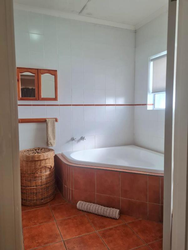 Point Village Accommodation - Laurie's House - image 8