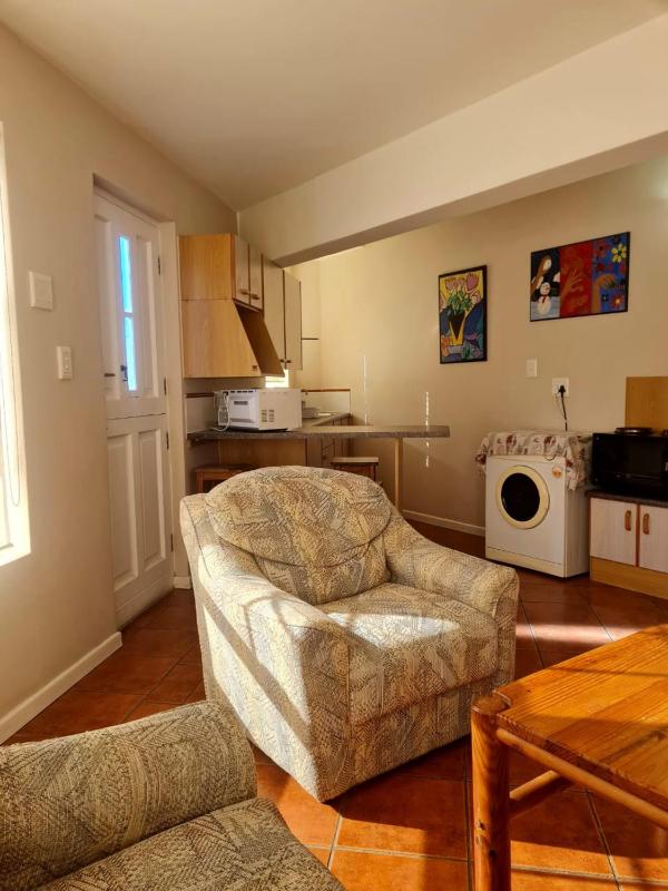 Point Village Accommodation - Laurie's House - image 10