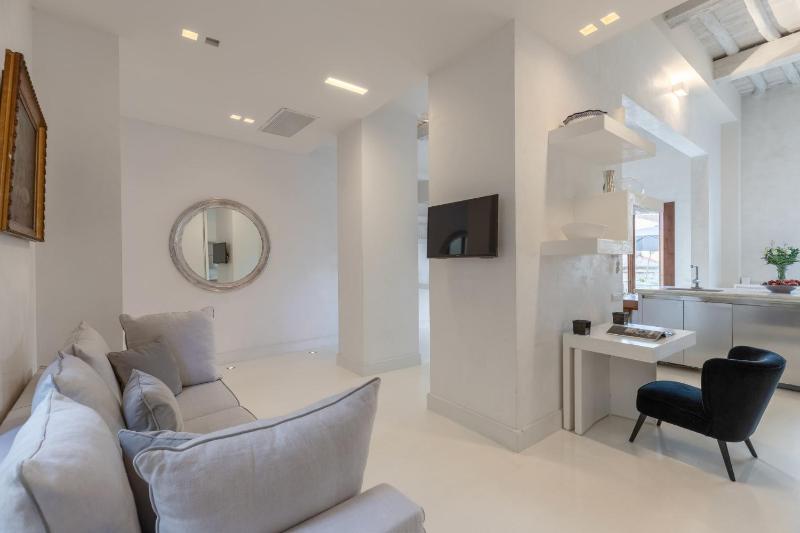 Luxury Apartment with big terrace in Florence - image 9