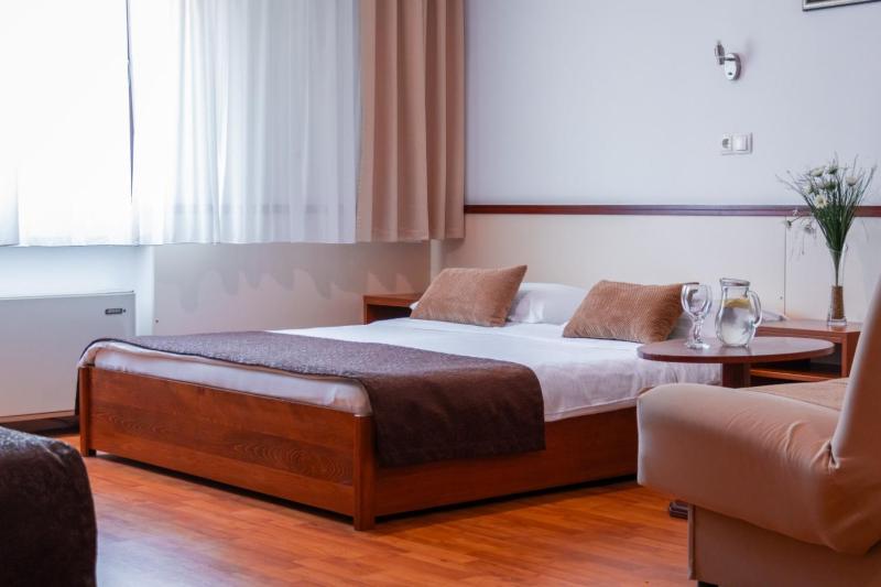 Family Room image 3