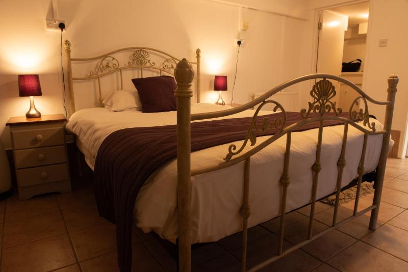 Basement Double or Twin Room  image 1
