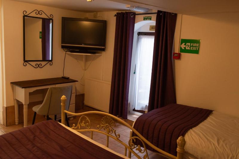Basement Double or Twin Room  image 2