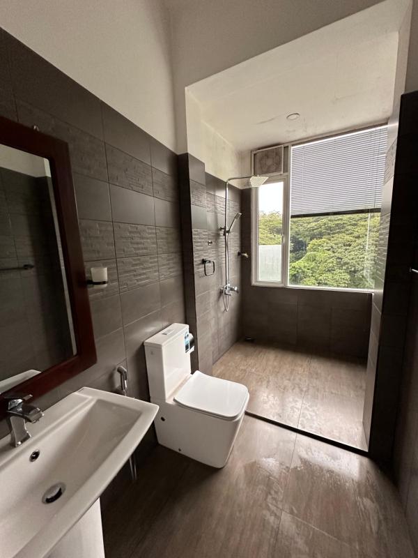 Varsity Villa - image 7