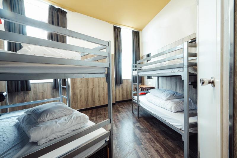 Bed in 4-Bed Mixed Shared Room image 4