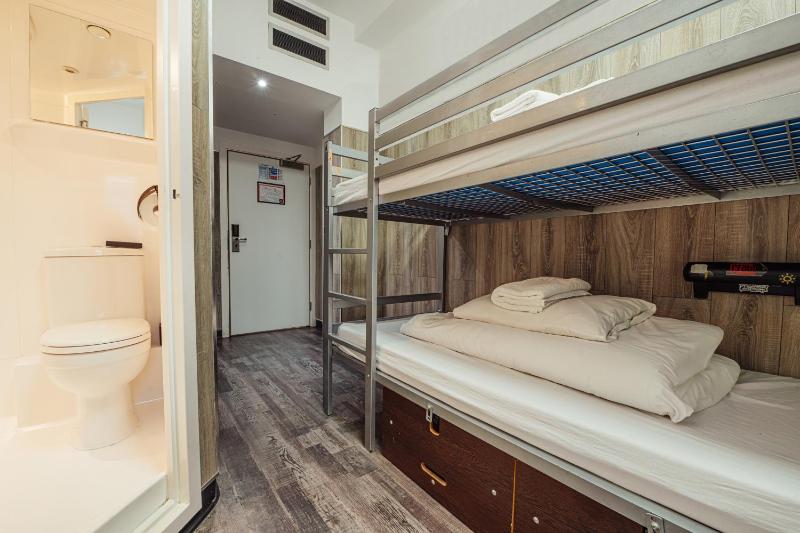 Bed in 6-Bed Mixed Shared Room image 1