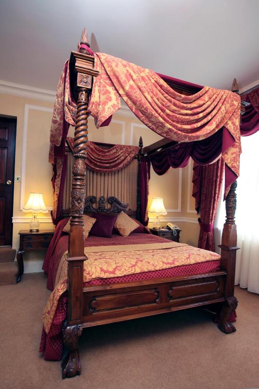 Honeymoon Suite image 2
