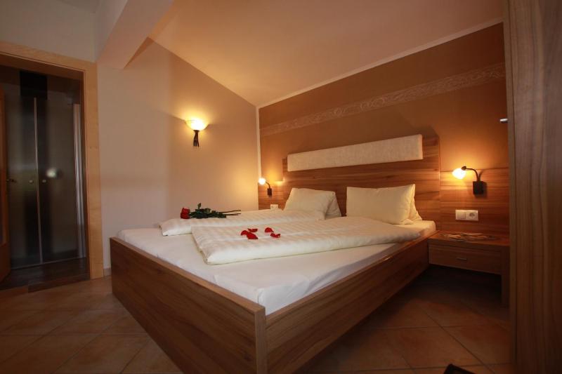 Double Room image 3