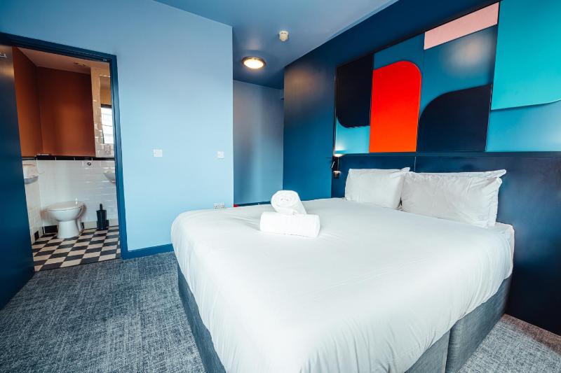 Standard Double Room image 3