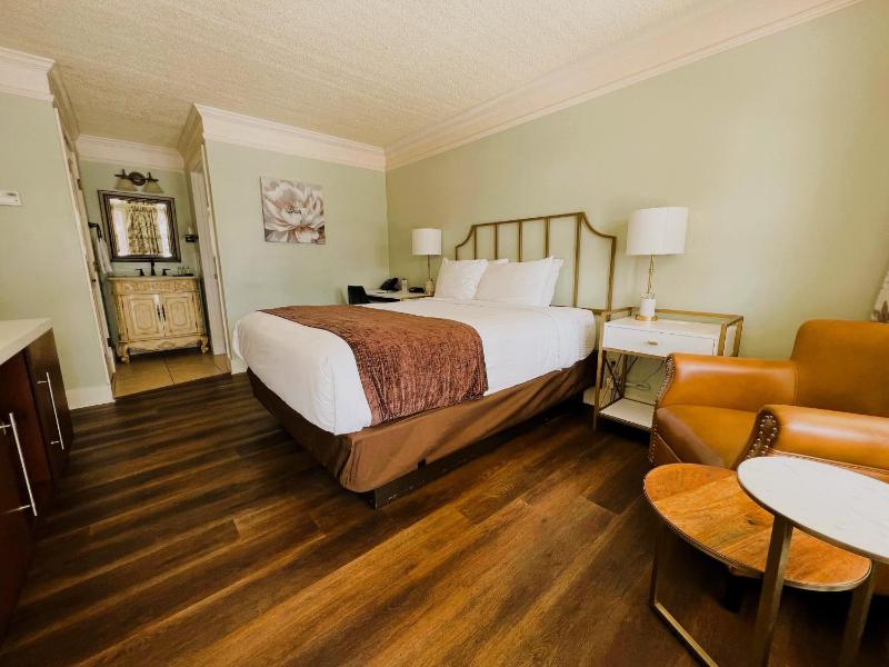 Queen Room image 4