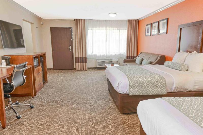 Queen Room with Two Queen Beds - Handicap Accessible/Non Smoking image 3
