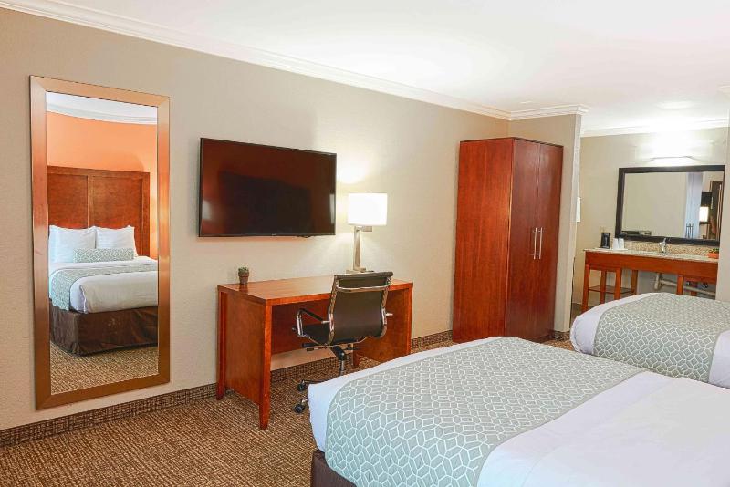Room with Two Double Beds - Non Smoking image 3