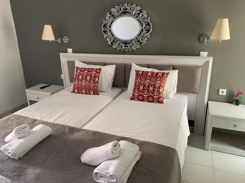Twin Room with Balcony image 1