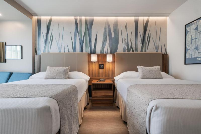 Deluxe Double Room with Two Double Beds image 3