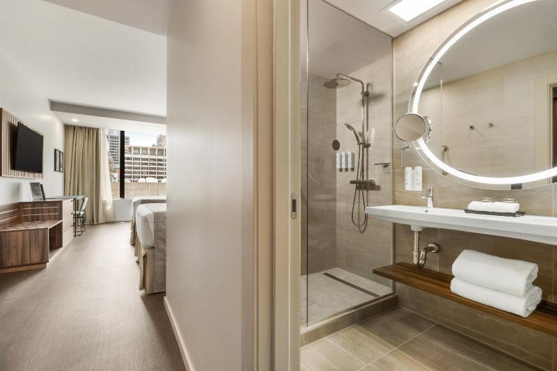 Deluxe Double Room with Two Double Beds image 2