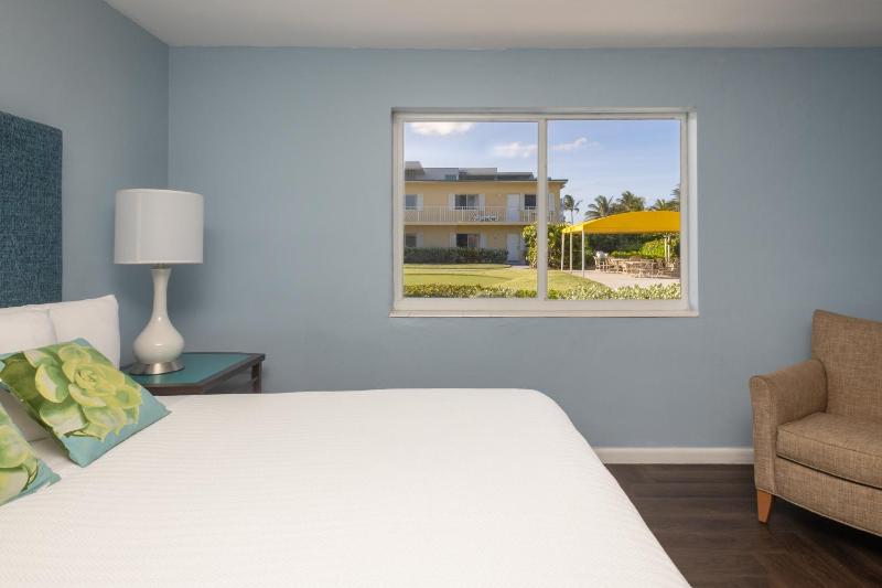 King Suite Ocean Front image 4