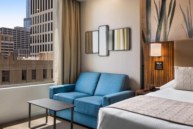 Deluxe Family King Room image 3