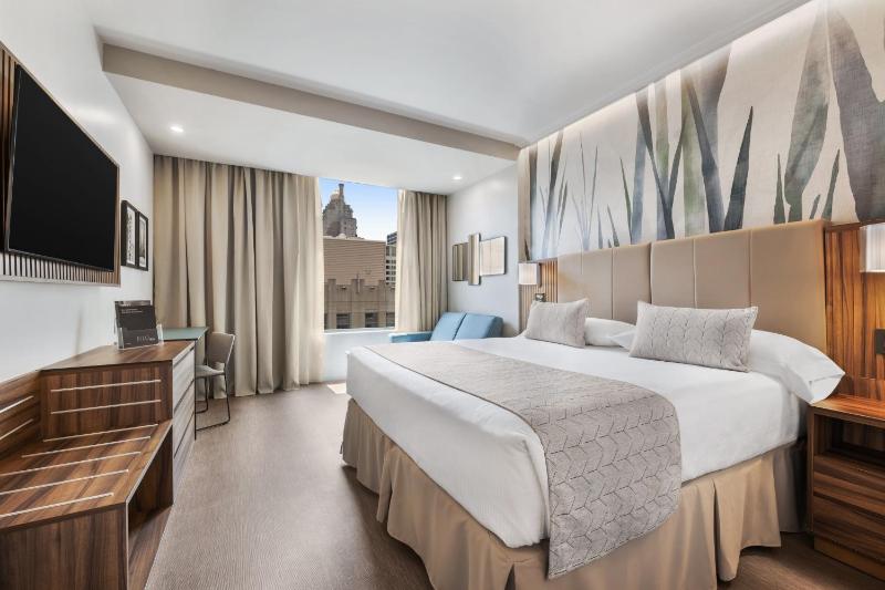 Deluxe Family King Room image 1