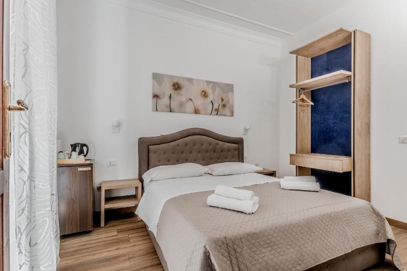 Small Double Room image 1