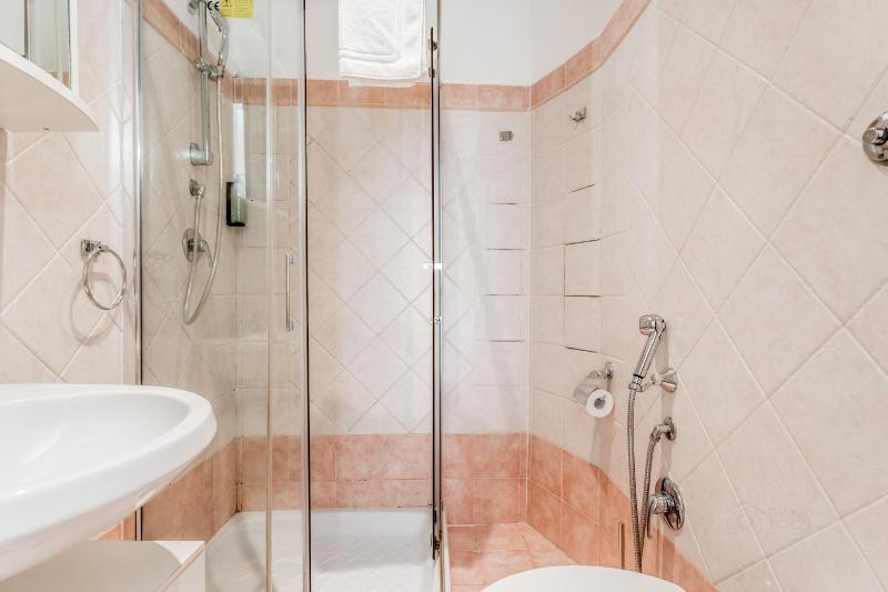 Small Double Room image 2