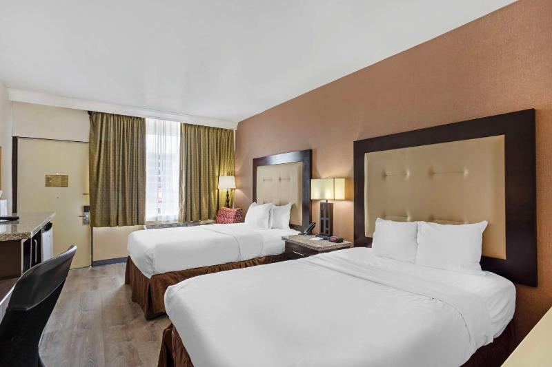 Double Room with Two Double Beds - Non-Smoking image 4